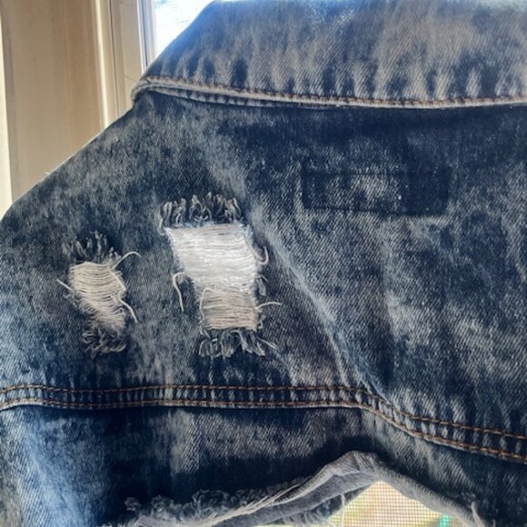 Destroyed Cropped Denim Jacket - Picture 9 of 16
